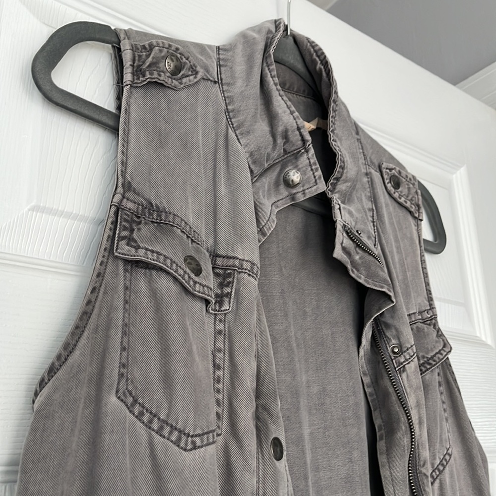 Max jeans size small vest - Picture 3 of 3